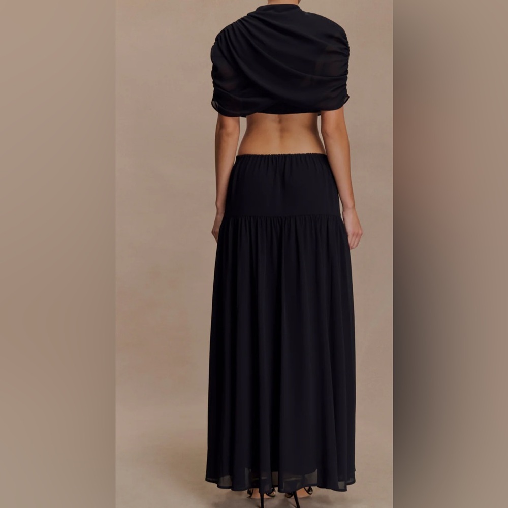 Elegant Black Maxi Skirt - Picture 5 of 6